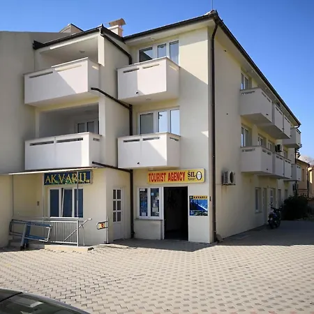 Apartment Modern Eingerichtete Fuer 4 Personen Ideal Fuer Famillien Mit Kinder Im Zentrum Von - B59545 *