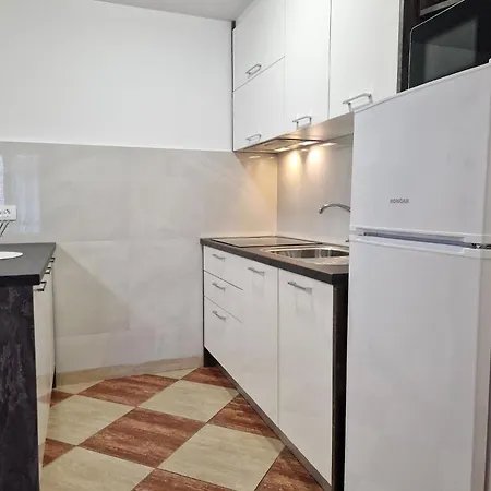 Modern Eingerichtete Fuer 4 Personen Ideal Fuer Famillien Mit Kinder Im Zentrum Von - B59545 Apartment Baska (Krk)