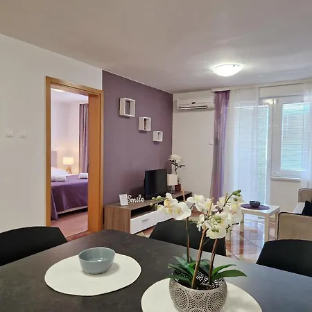 Modern Eingerichtete Fuer 4 Personen Ideal Fuer Famillien Mit Kinder Im Zentrum Von - B59545