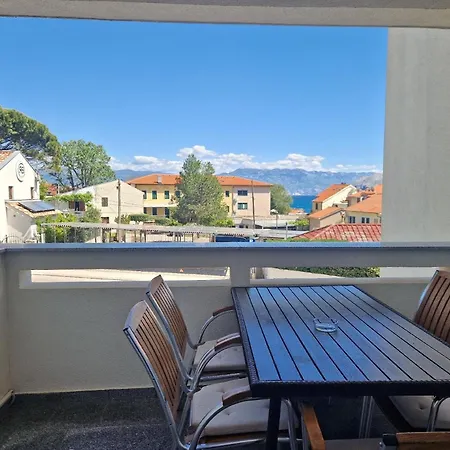 Modern Eingerichtete Fuer 4 Personen Ideal Fuer Famillien Mit Im Zentrum Von Baska (Krk)
