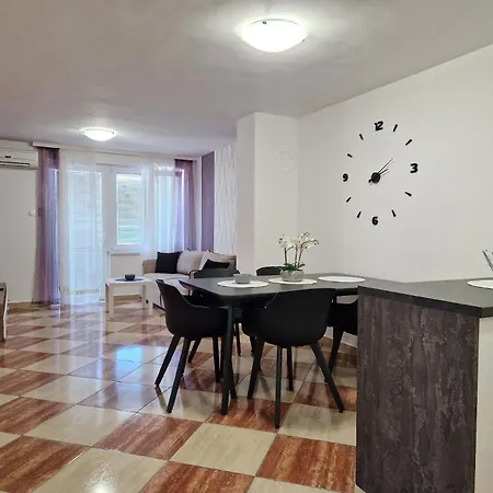 Modern Eingerichtete Fuer 4 Personen Ideal Fuer Famillien Mit Kinder Im Zentrum Von - B59545 Baska (Krk)