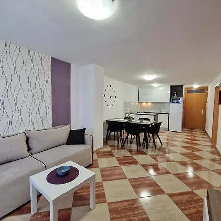 Modern Eingerichtete Fuer 4 Personen Ideal Fuer Famillien Mit Im Zentrum Von Appartamento *
