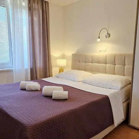 Modern Eingerichtete Fuer 4 Personen Ideal Fuer Famillien Mit Im Zentrum Von Baška