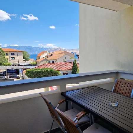 Modern Eingerichtete Fuer 4 Personen Ideal Fuer Famillien Mit Im Zentrum Von Apartman *