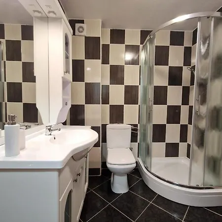 Modern Eingerichtete Fuer 4 Personen Ideal Fuer Famillien Mit Im Zentrum Von Apartman